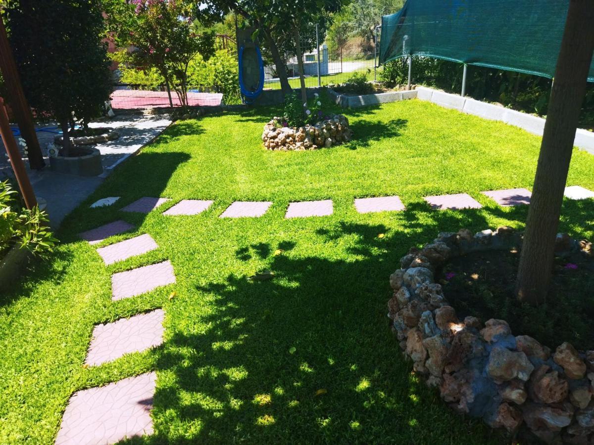 Adam'S Holiday House 2019 Kariani Ngoại thất bức ảnh