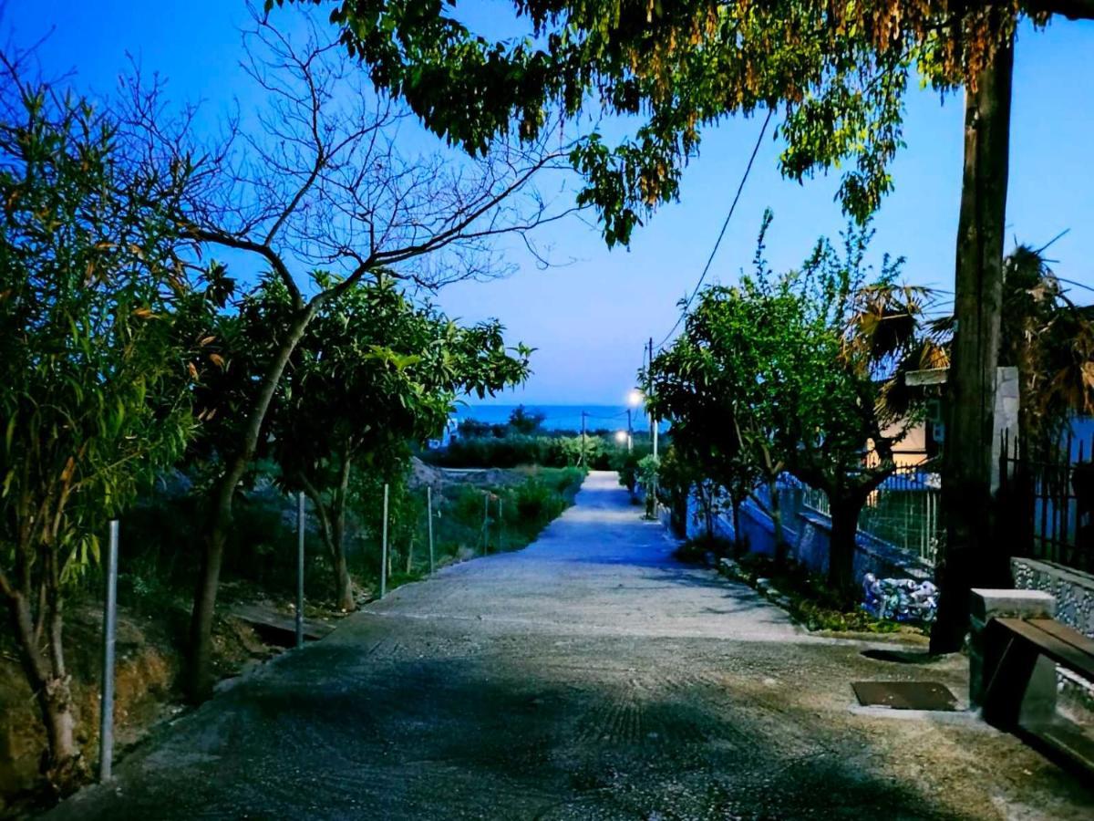 Adam'S Holiday House 2019 Kariani Ngoại thất bức ảnh