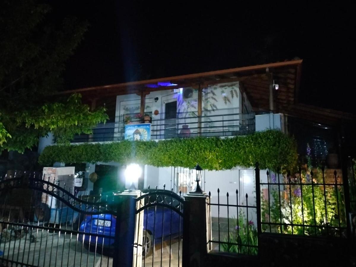 Adam'S Holiday House 2019 Kariani Ngoại thất bức ảnh