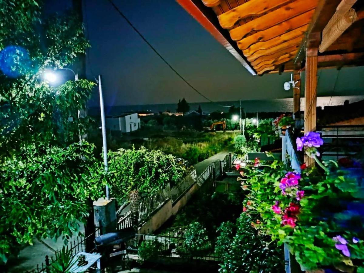 Adam'S Holiday House 2019 Kariani Ngoại thất bức ảnh